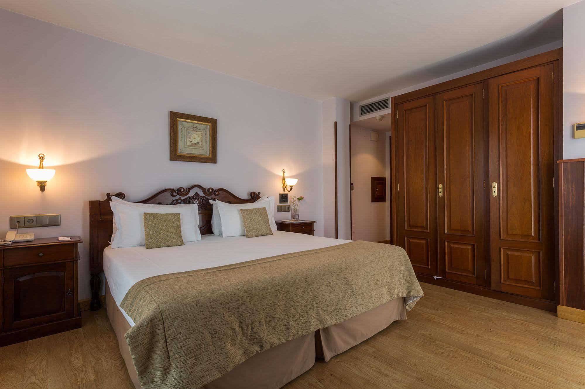 Ayre Hotel Alfonso II Oviedo Zewnętrze zdjęcie