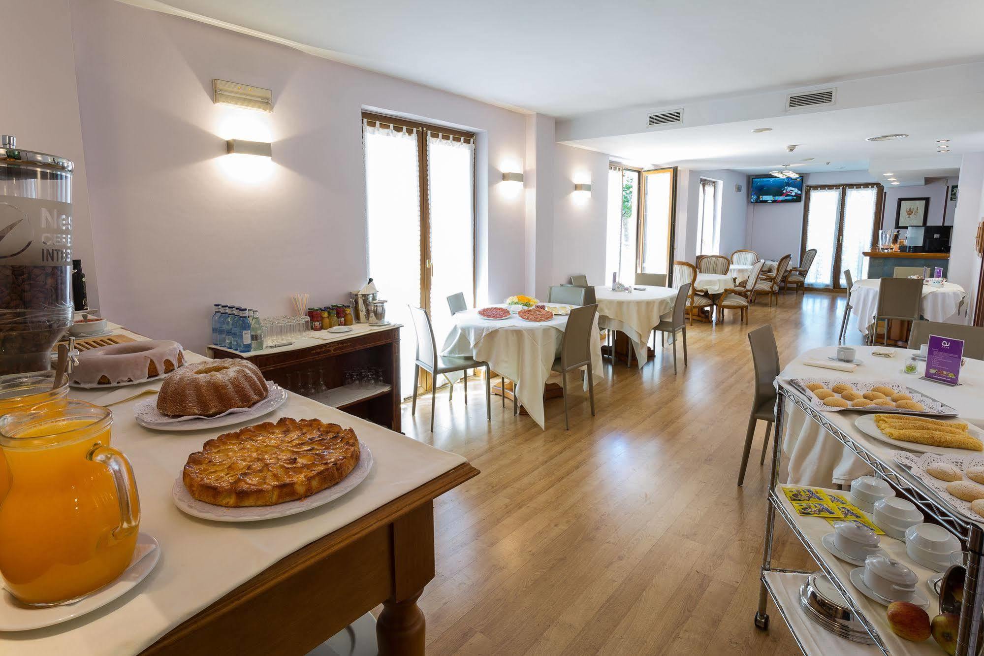 Ayre Hotel Alfonso II Oviedo Zewnętrze zdjęcie