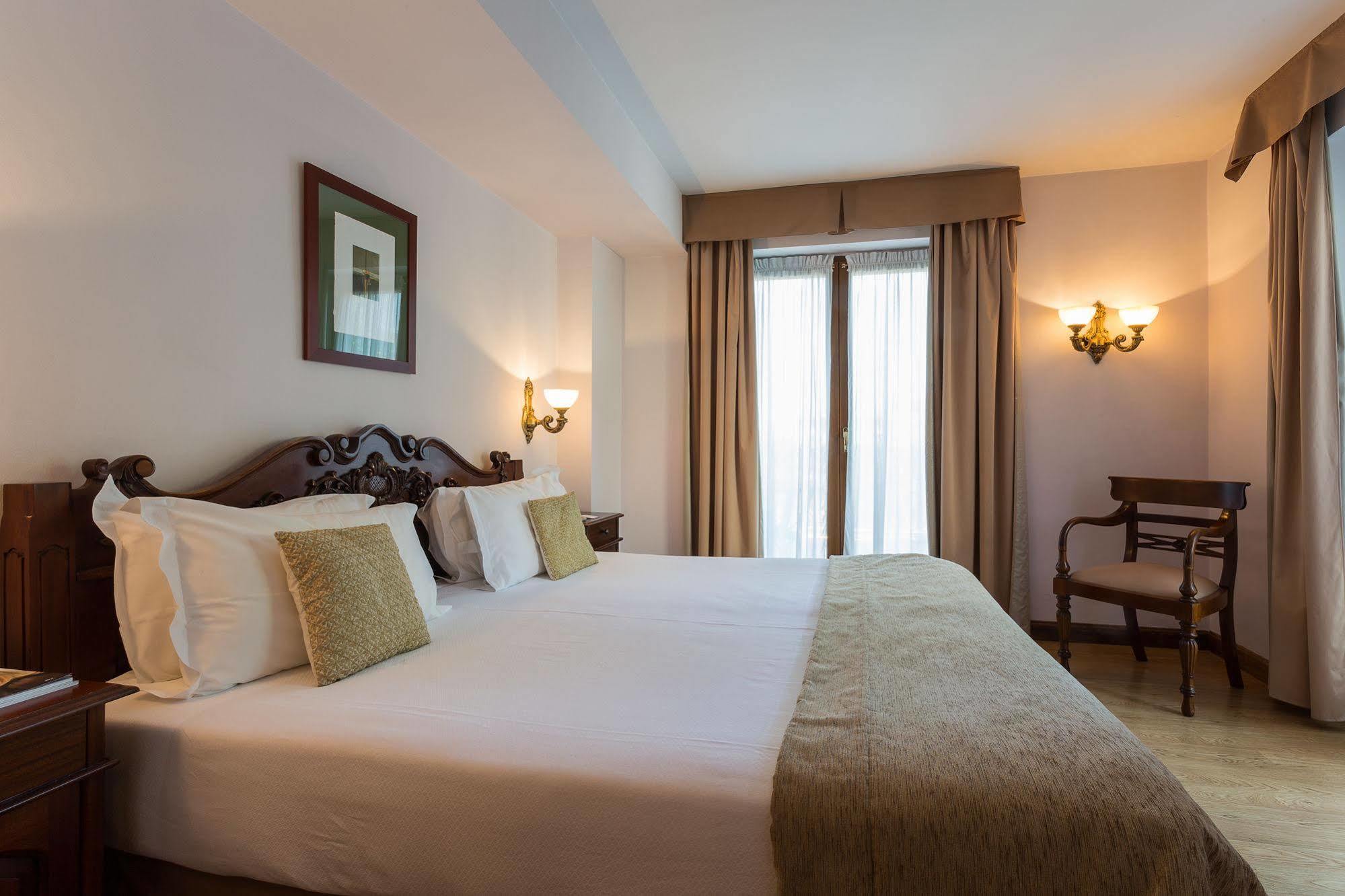 Ayre Hotel Alfonso II Oviedo Zewnętrze zdjęcie